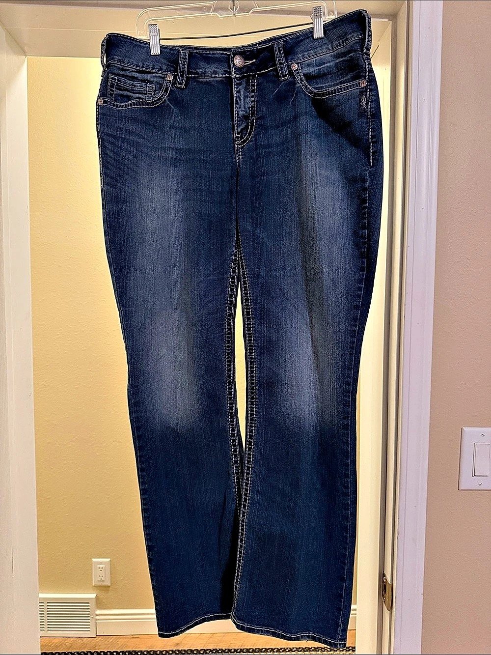 Silver Jeans Co. Suki Mid Slim Boot.
 16/L33